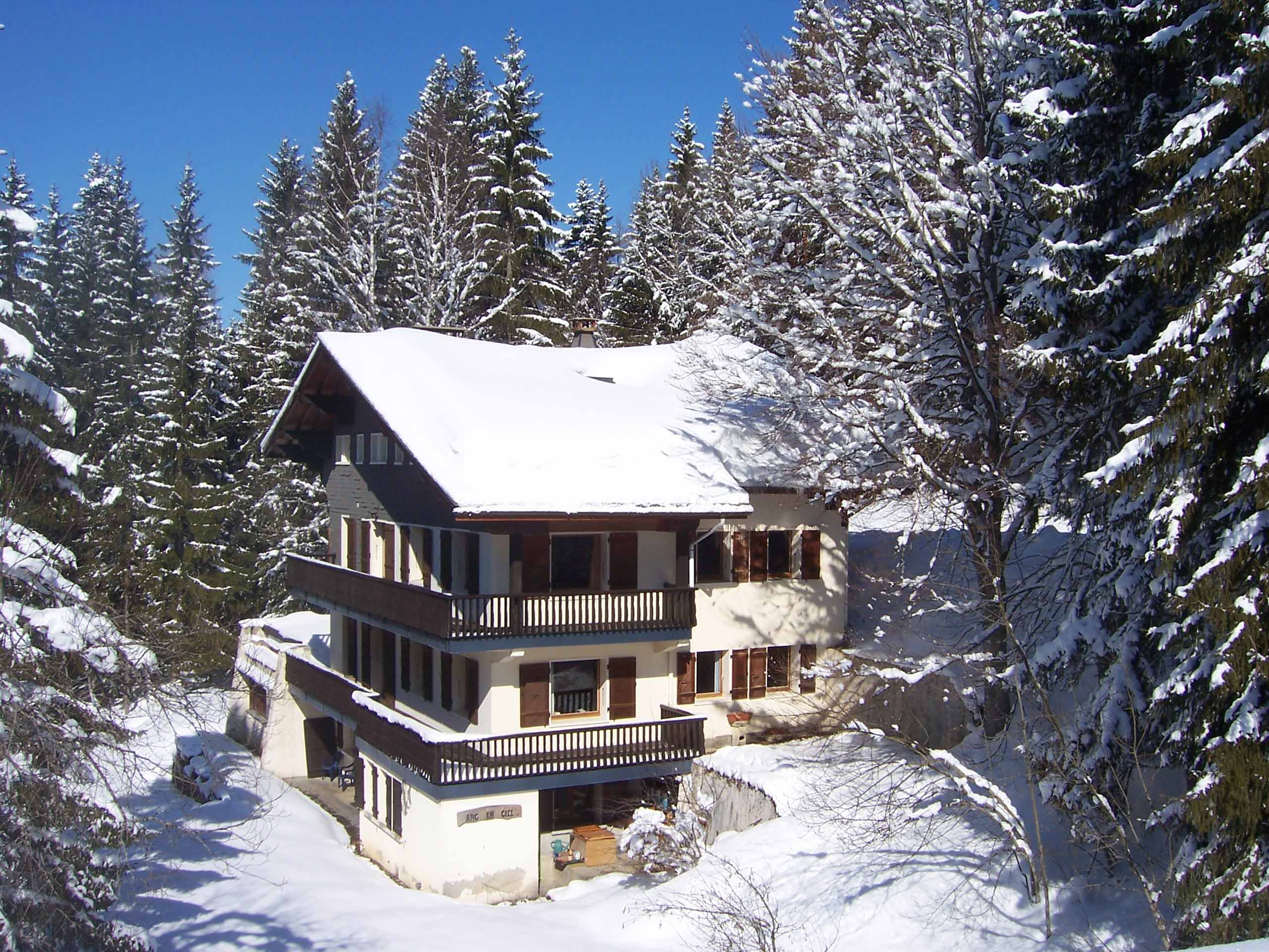 En février 2015, les femmes prennent la pause Le chalet Arc-en-Ciel à Saint-Jean de Sixt