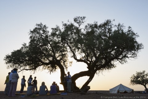 Célébration eucharistique au couchant. (Photo François Diot, droits réservés)