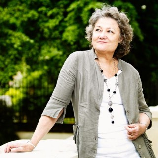 Le 7 octobre dernier, 150 personnes sont venues écouter la conférence de LITA BASSET sur le thème de son dernier livre « Oser la Bienveillance ». Cet évènement était organisé par les librairies Siloë et L’autre rive et l’équipe nantaise des Amis de la Vie. Dans son livre, Lita Basset, protestante, décrit la généalogie et l’impact de la notion de péché originel qui remonte à St Augustin et contredit les Pères de l’Église et montre combien cette notion est totalement étrangère à l’Évangile.