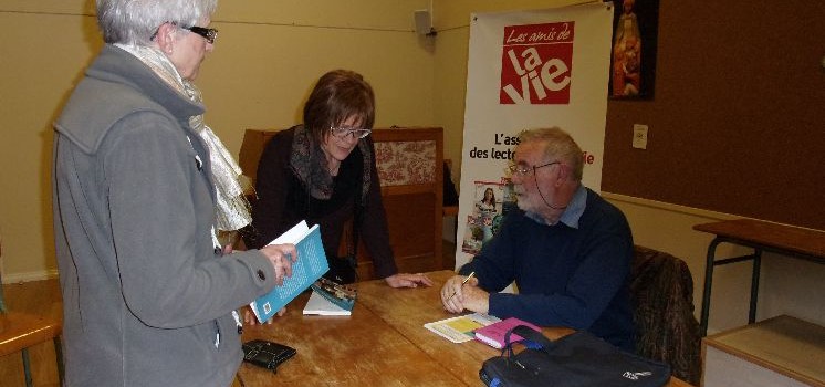 À Angers, échanges avec le Père Michel Robichon