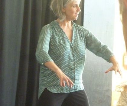 Le théâtre gestuel de Dominique Posca, passerelle vers la confiance en soi Le théâtre gestuel de Dominique Posca, passerelle vers la confiance en soi