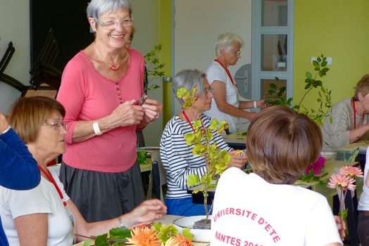 À l’ombre des ikebanas en fleurs