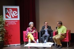 De gauche à droite: Dominique Fonlupt, rédactrice en chef adjointe et directrice de l'association, Jean-Pierre Denis, directeur de la rédaction et Jérôme Cottin. © Michel Gasarian/Signatures