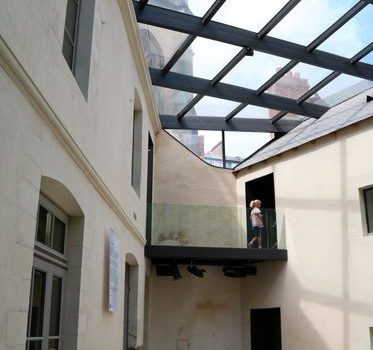 Le Passage Sainte-Croix, un lieu où se mêlent art, culture et foi