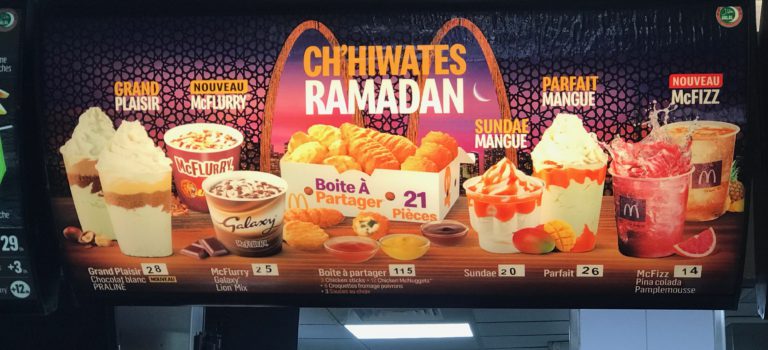 Le McDonald’s marocain : entre burger halal et ouverture pendant le ramadan Le McDonald’s marocain : entre burger halal et ouverture pendant le ramadan