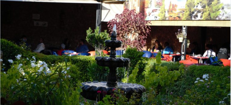 “Aimez-vous les uns et les autres au lieu des uns et des uns” “Aimez-vous les uns et les autres au lieu des uns et des uns”