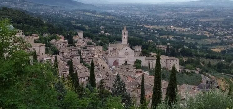 L'université d'Assise est repoussée en juin ou octobre 2021