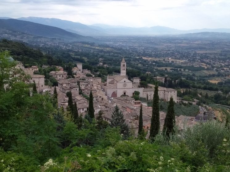 L'université d'Assise est repoussée en juin ou octobre 2021